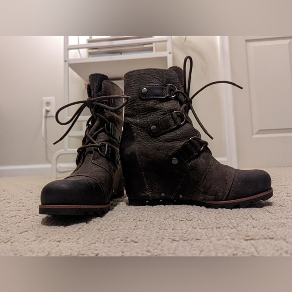 Sorel platform boots, 6.5